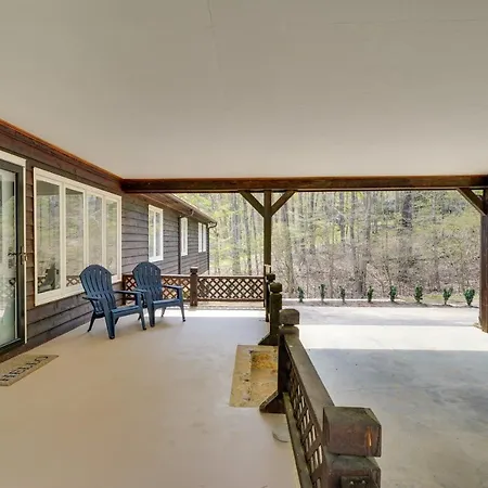 Spacious Waterfront Hyco Lake Retreat With Dock!